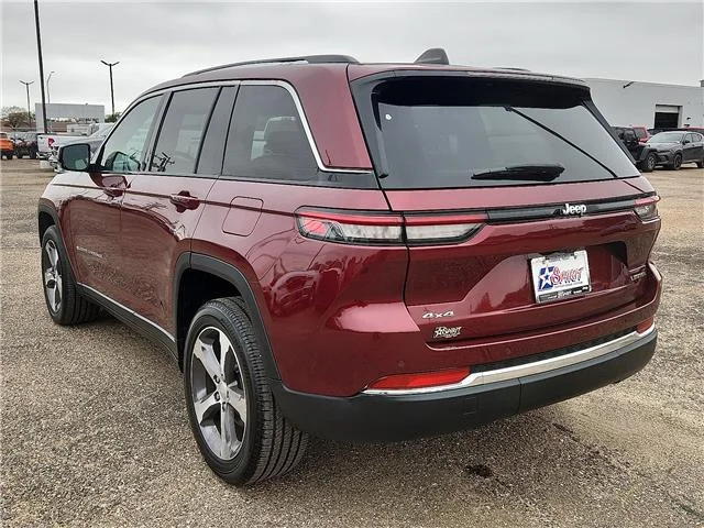 Used 2023 Red Jeep Limited 4x4 image 3