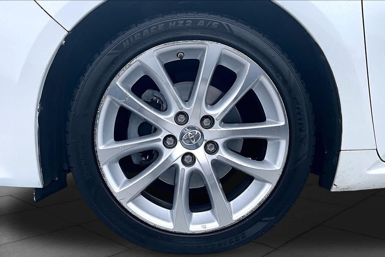 Used 2013 Blizzard Pearl Toyota Limited image 10