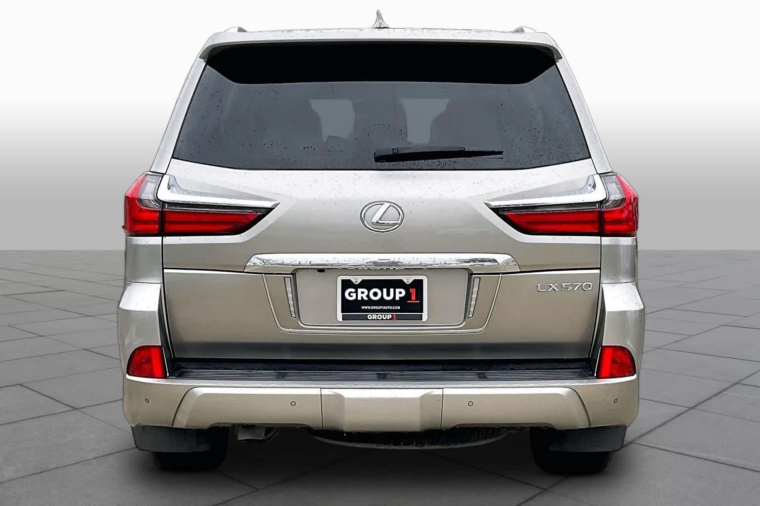 Used 2019 Atomic Silver Lexus  image 5