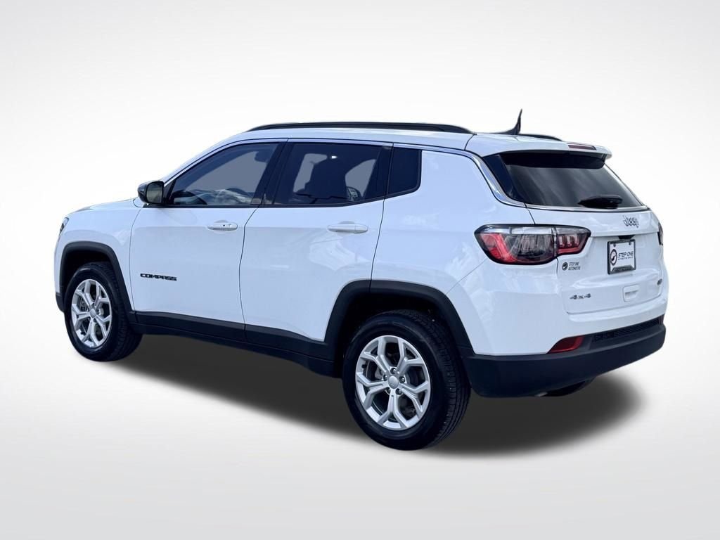 Used 2024 White Jeep Latitude image 4