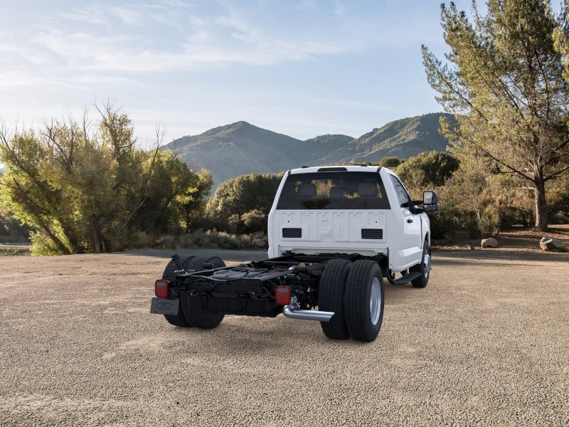 2025 Ford F-350 Super Duty Chassis Cab XL - Photo 30
