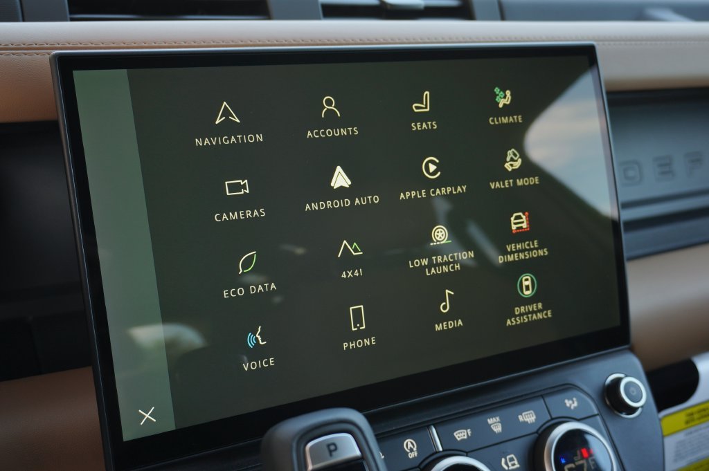 New 2026 Woolstone Green Land Rover X-Dynamic SE image 19
