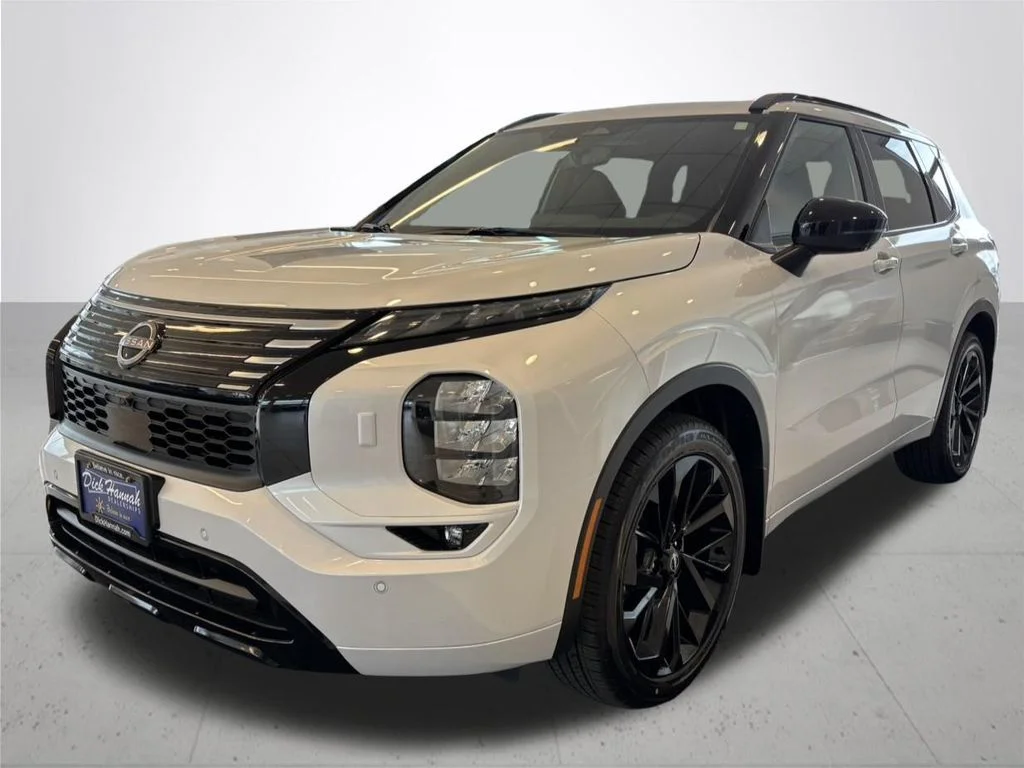 New 2026 White Nissan Platinum image 2