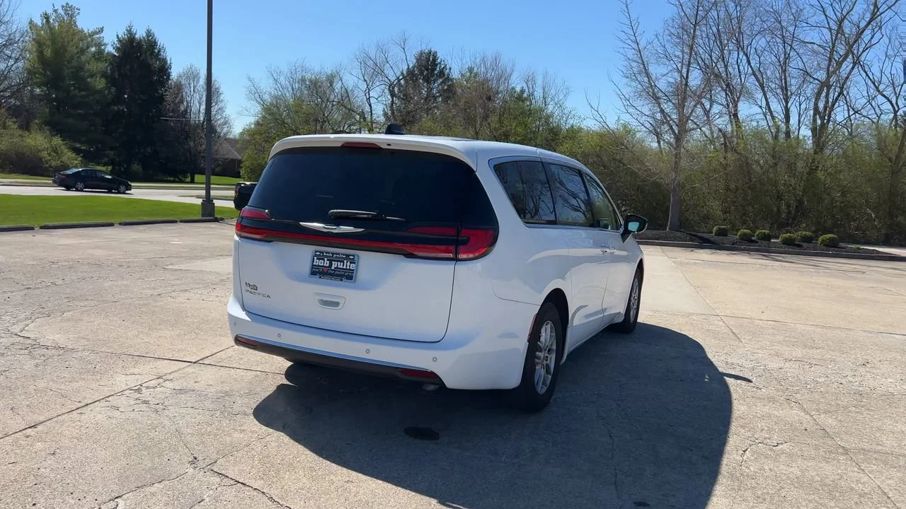 2024 Chrysler Pacifica Touring L - Photo 8