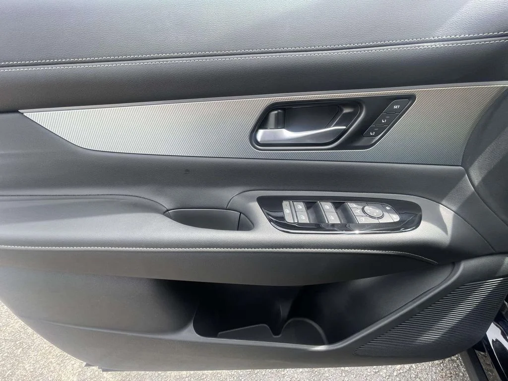 New 2026 Silver Nissan 2.5 SV image 17