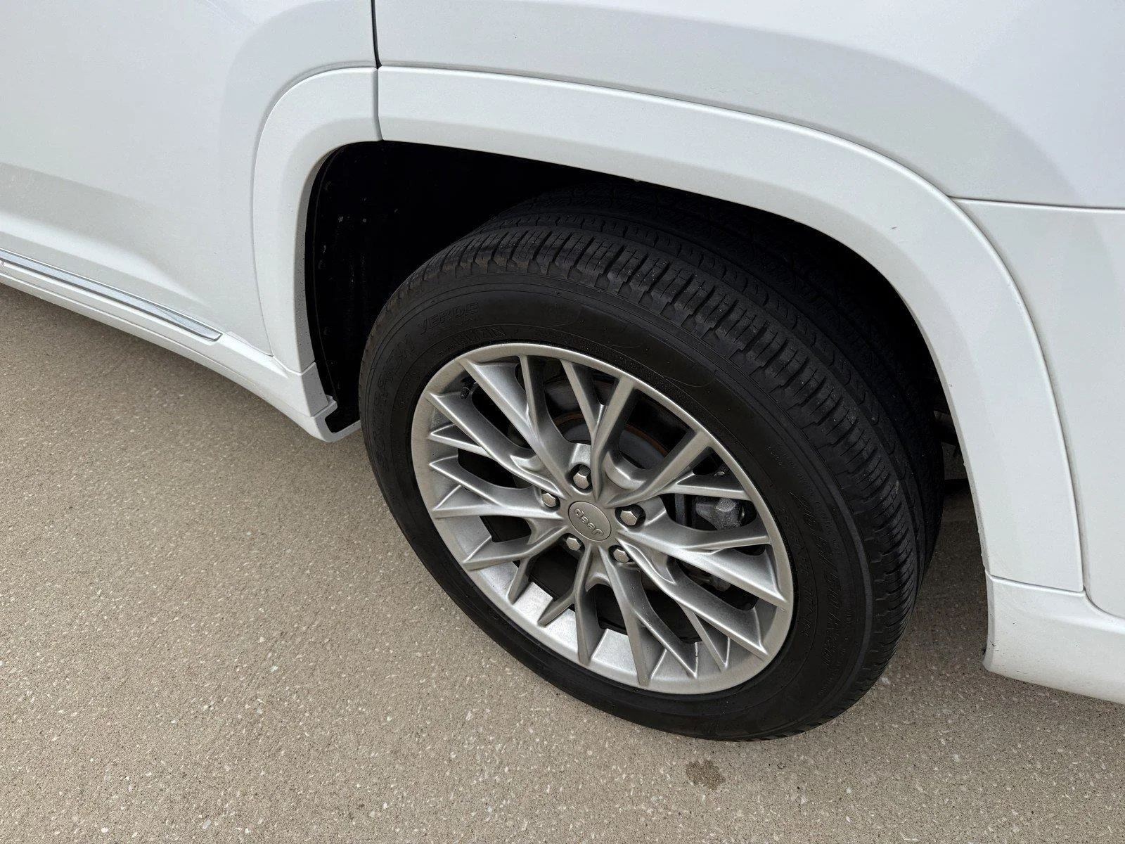 Used 2025 Metallic Jeep Overland image 6