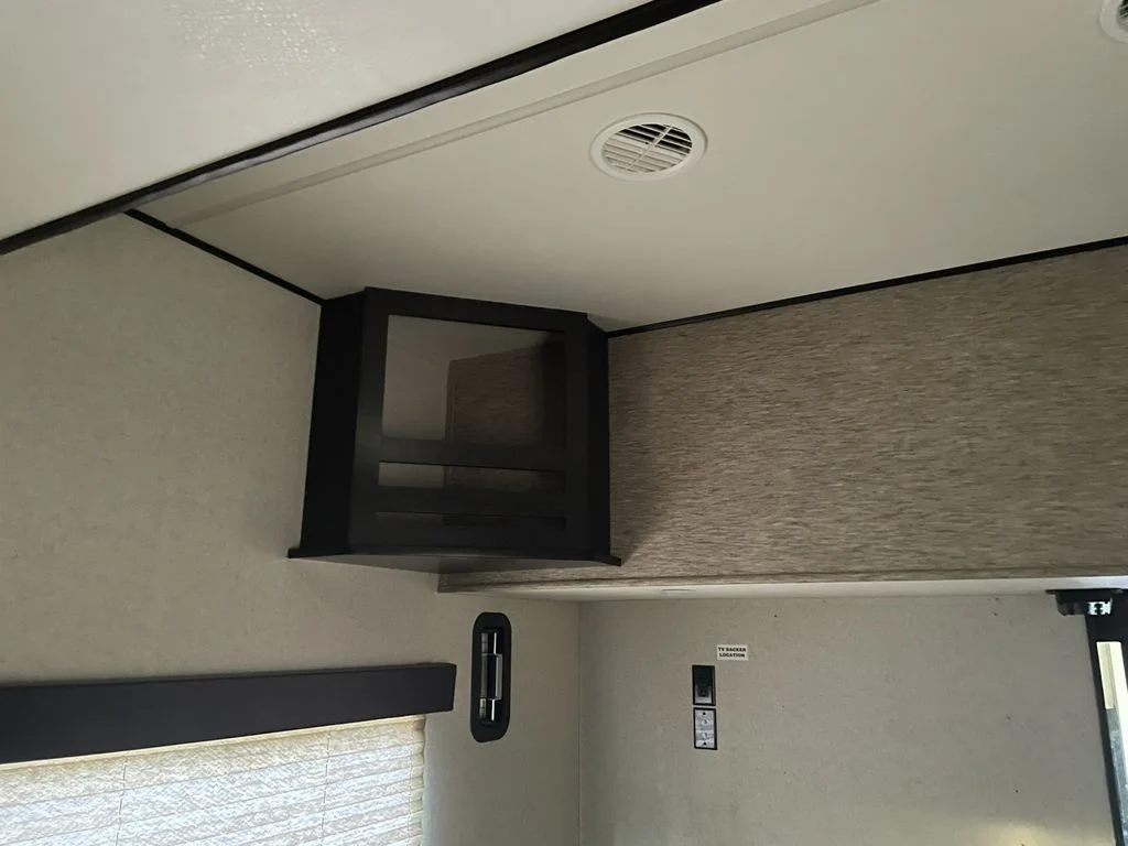 Used 2016  Grand Design Toy Hauler image 29