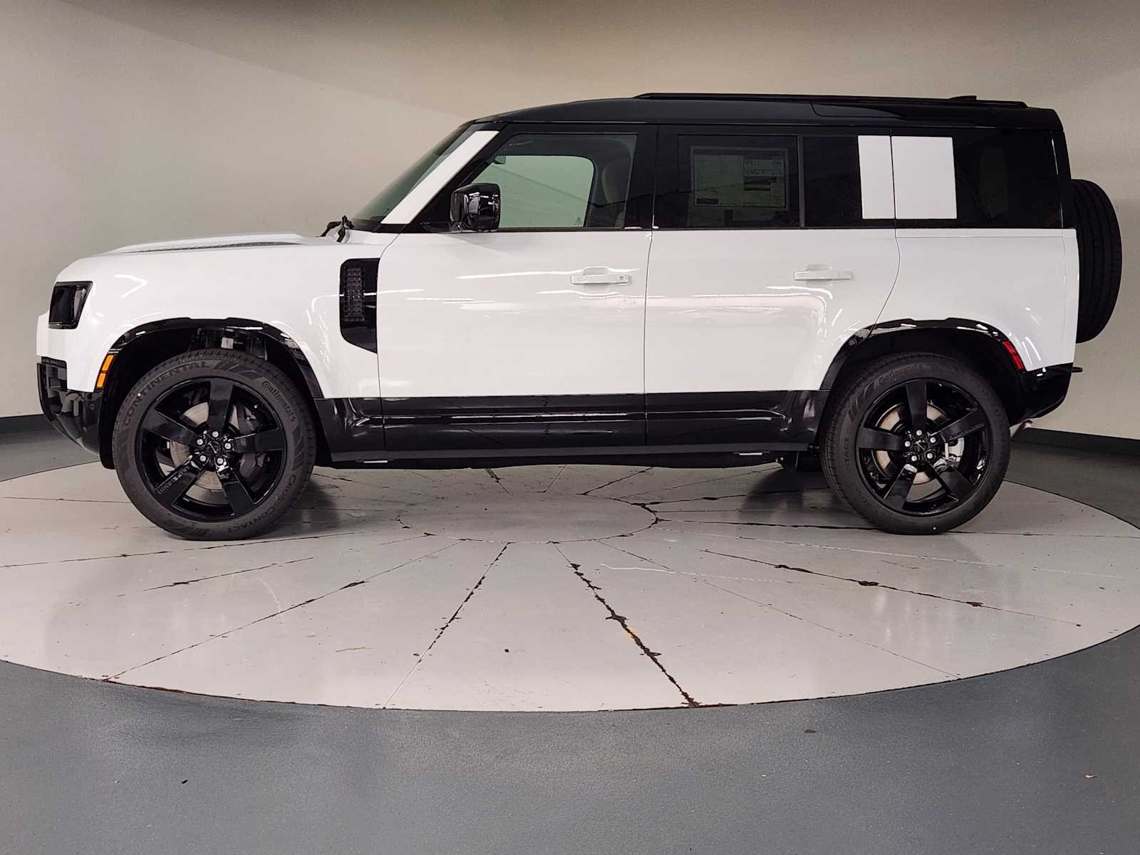 New 2026 Fuji White Land Rover X-Dynamic SE image 5