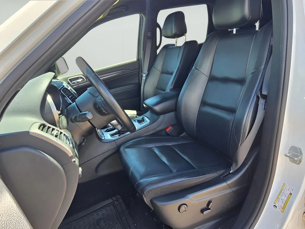 Used 2019 Bright White Clearcoat Jeep Limited image 25