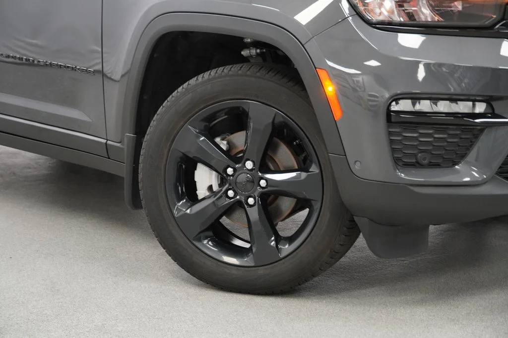 Certified Used 2024 Gray Jeep Limited image 4