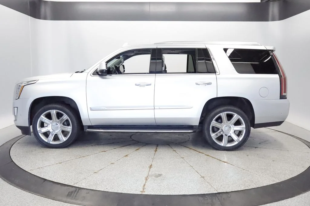 Used 2018 Cadillac Escalade Luxury with VIN 1GYS4BKJ0JR102288 for sale in Coon Rapids, Minnesota