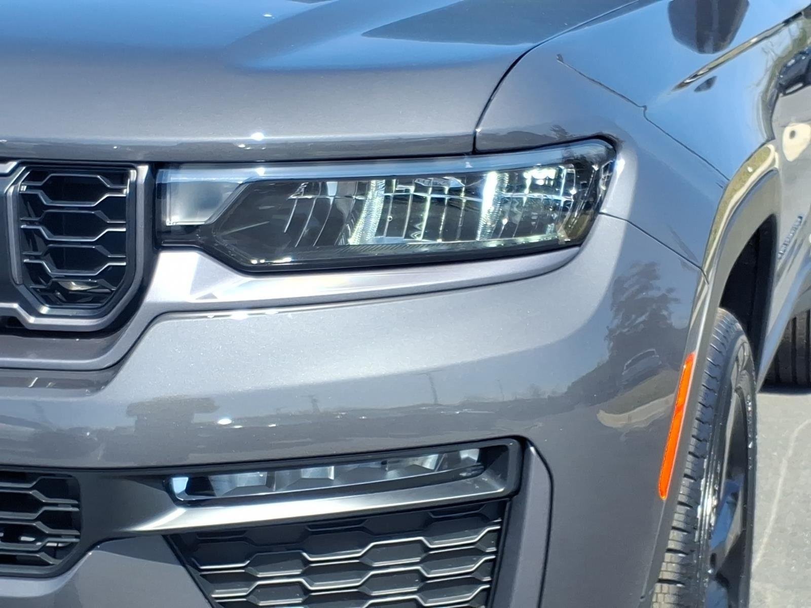 New 2026 Baltic Gray Metallic Clear-Coat Exterior Paint Jeep Limited image 15