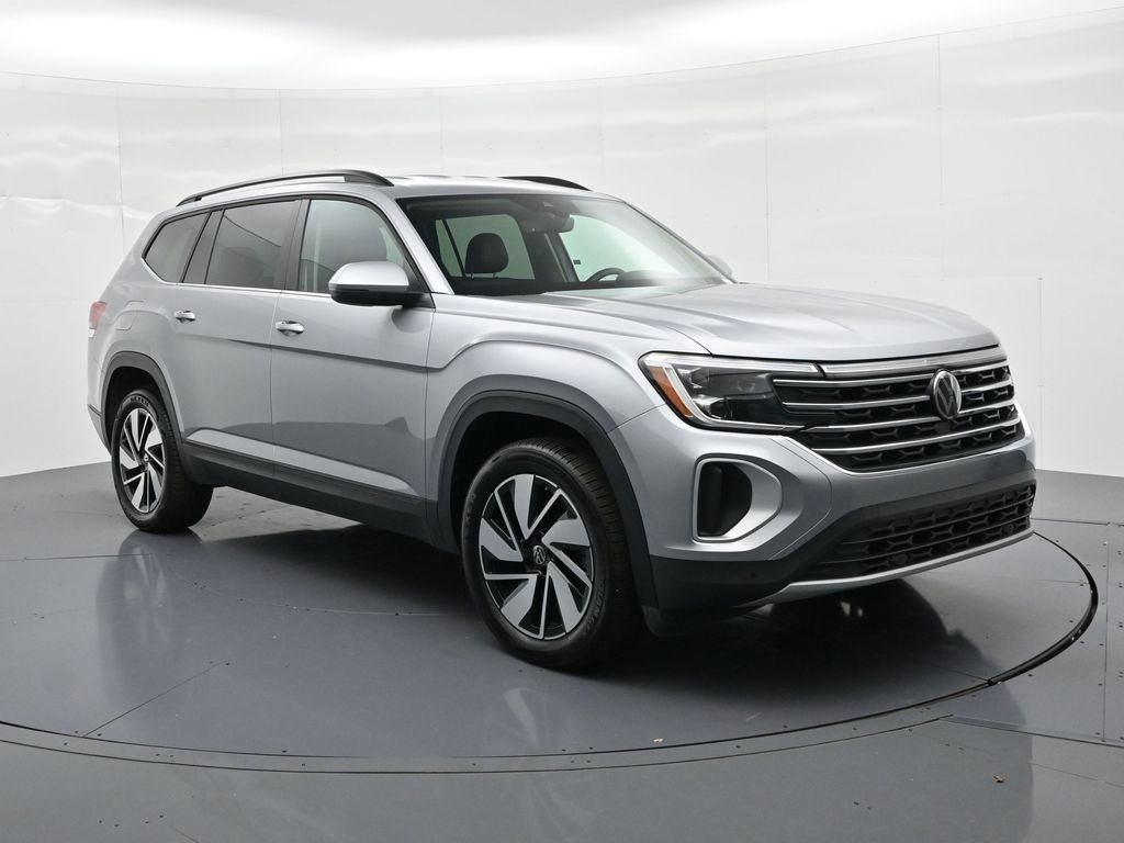 Used 2026  Volkswagen SE w/Technology image 4