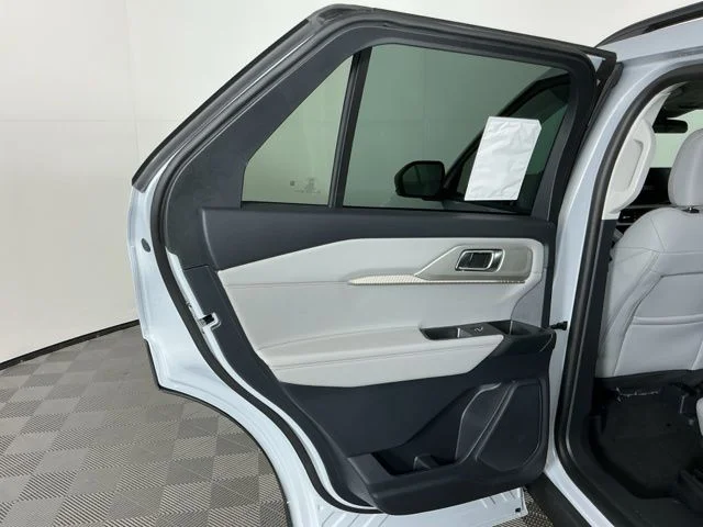 New 2026 Space White Metallic Ford Active image 27