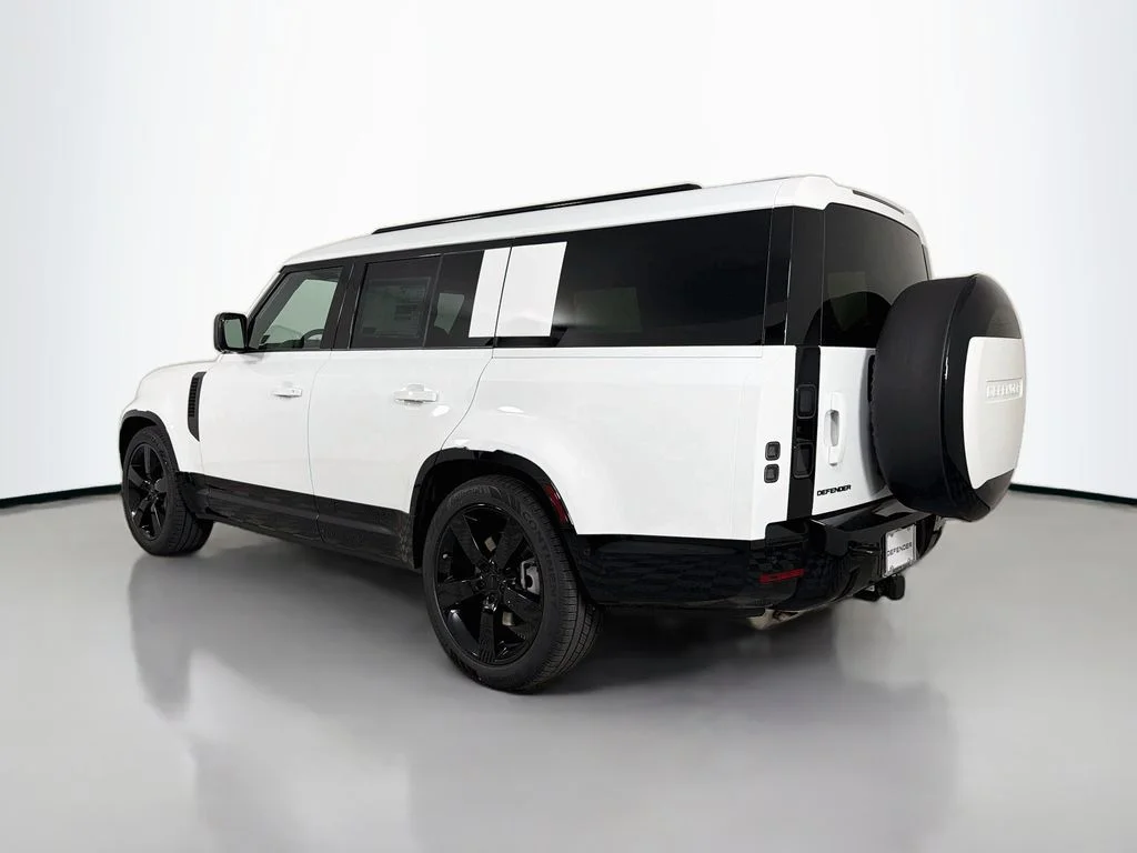 New 2026 Fuji White Land Rover X-Dynamic SE image 7