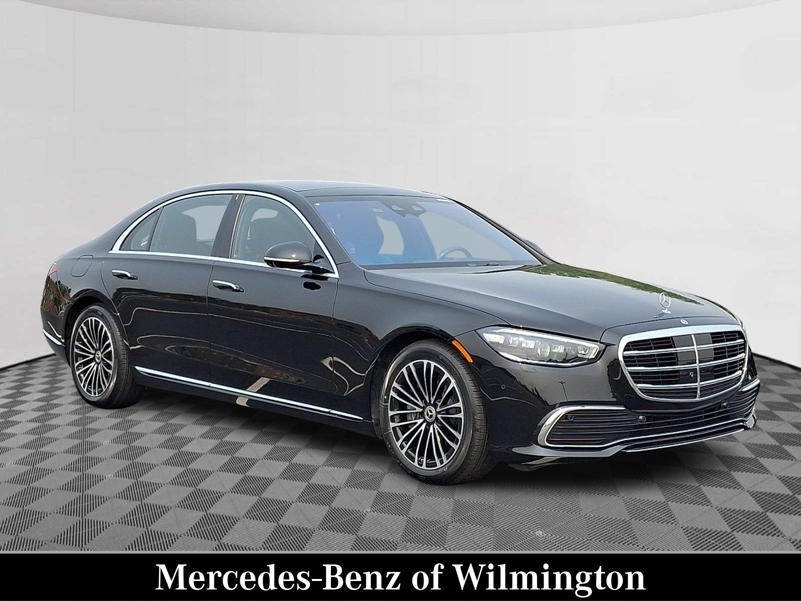 Certified Used 2024 Black - 040 Mercedes-Benz 4MATIC® image 1