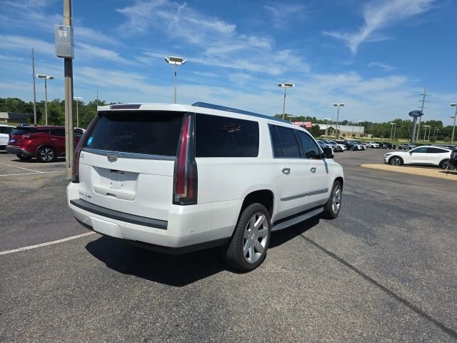 Used 2018 White Cadillac Premium image 3