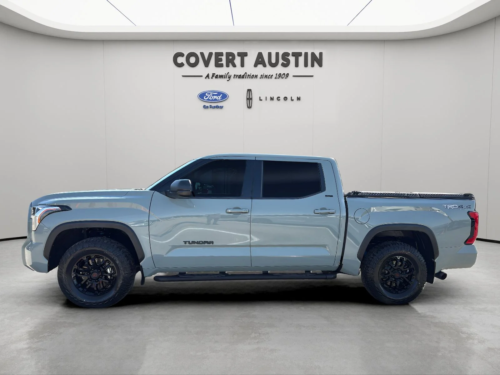 Used 2022  Toyota SR5 image 2