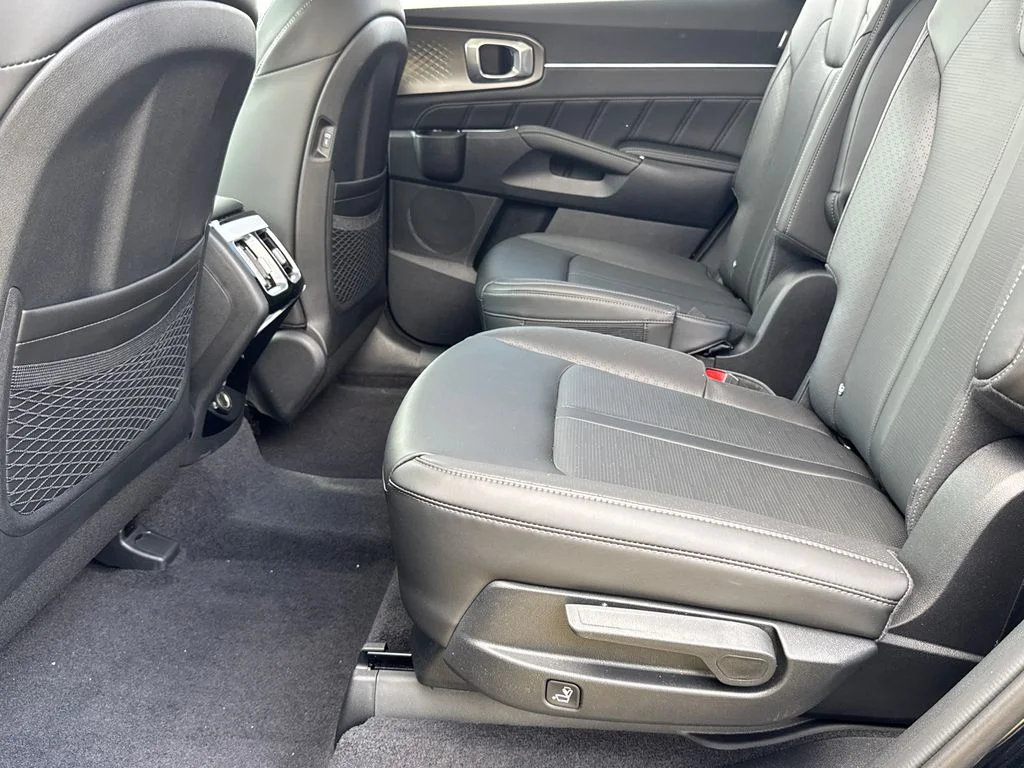 2025 Kia Sorento SX - Photo 21