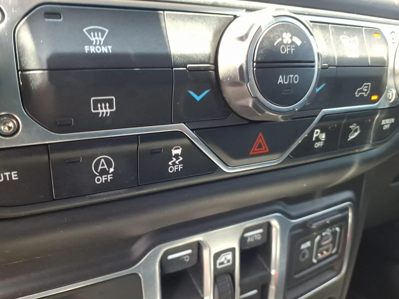 Used 2018 Granite Crystal Metallic Clearcoat Jeep Rubicon image 8