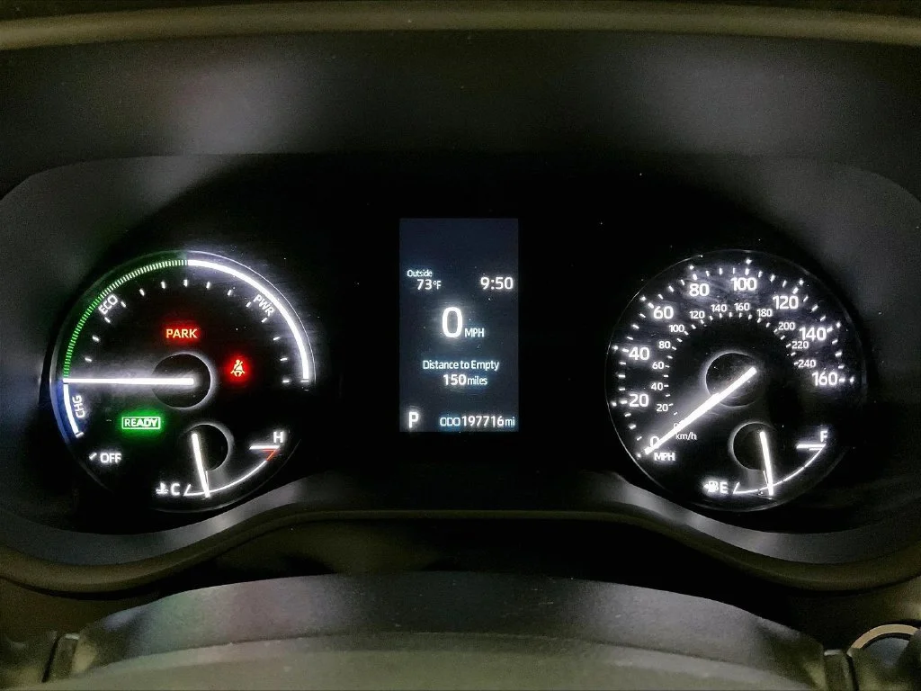 Used 2021 Silver Toyota XLE image 24