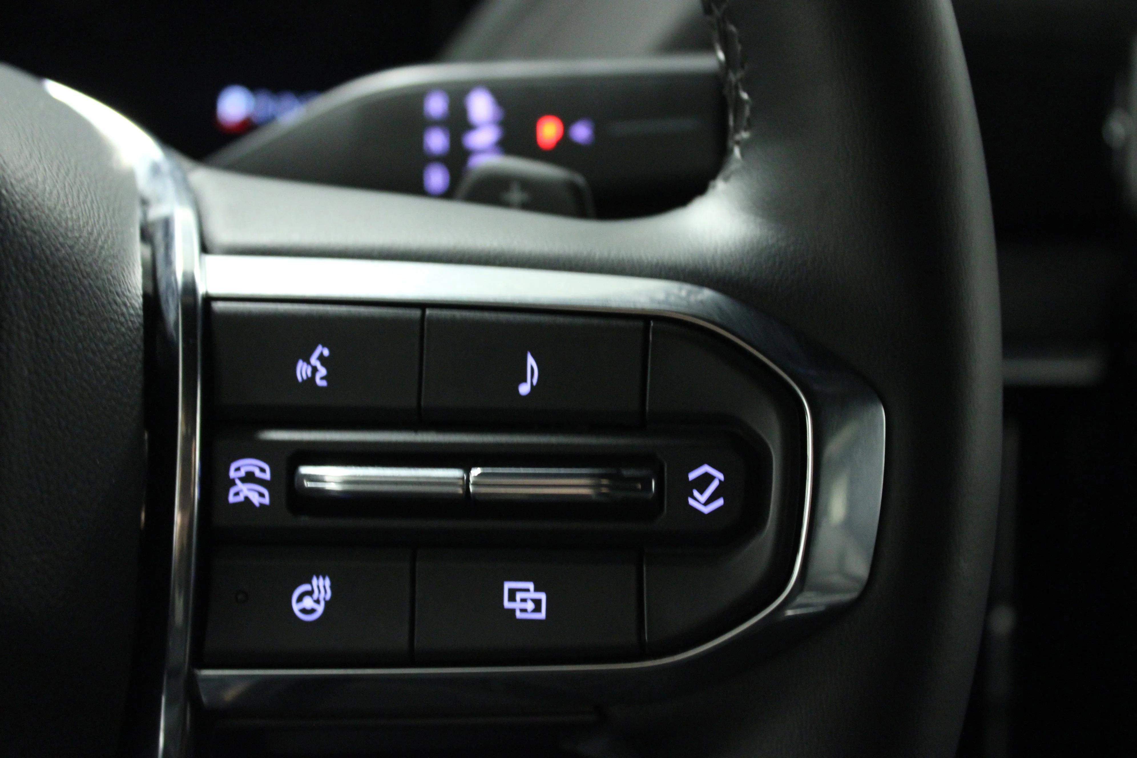 Used 2025 Onyx Black GMC Denali image 22