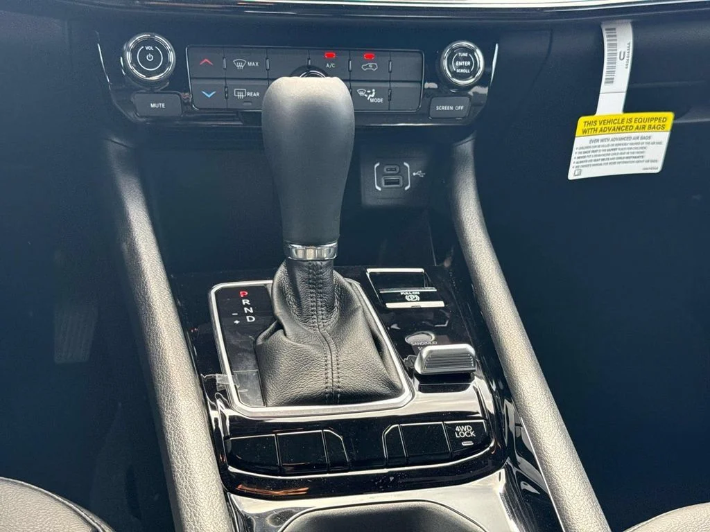 New 2026 Hydro Blue Pearlcoat Jeep Latitude image 19