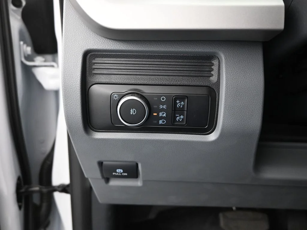 New 2025 Oxford White Ford XL image 10
