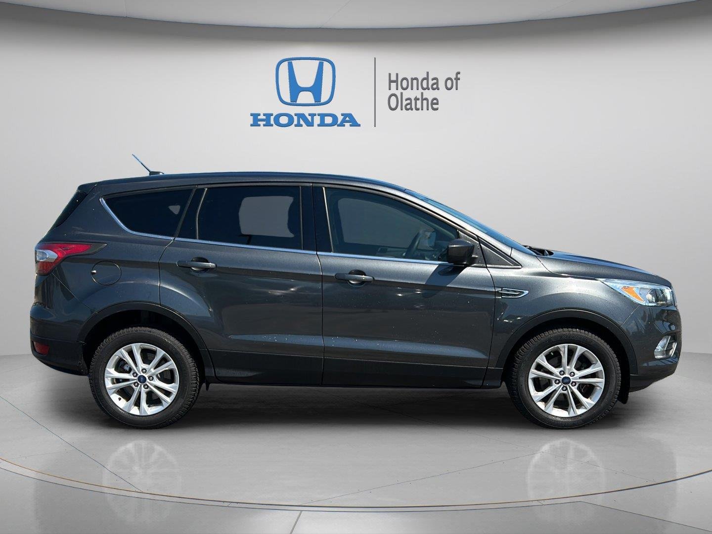 Used 2017 Ford Escape SE with VIN 1FMCU0GD6HUA54140 for sale in Kansas City
