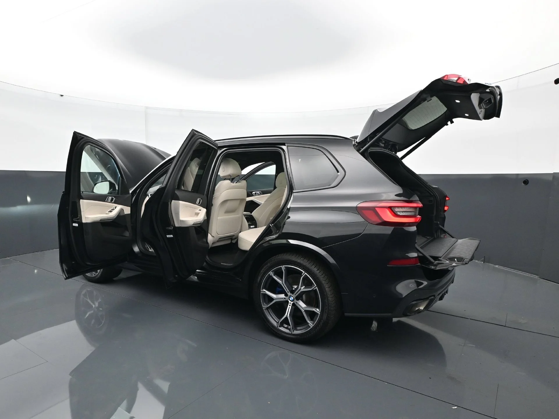 Used 2022 Black Sapphire Metallic BMW xDrive40i image 33