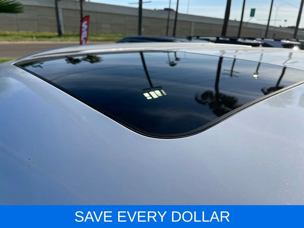 Used 2023 White Kia S image 26