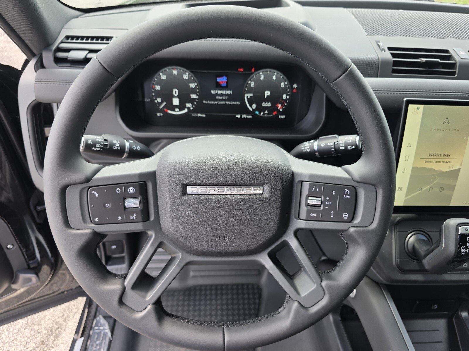 New 2026 Santorini Black LAND ROVER X-Dynamic SE image 14