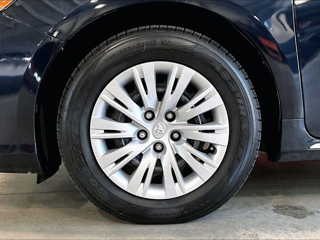 Used 2014 Gray Toyota LE image 7