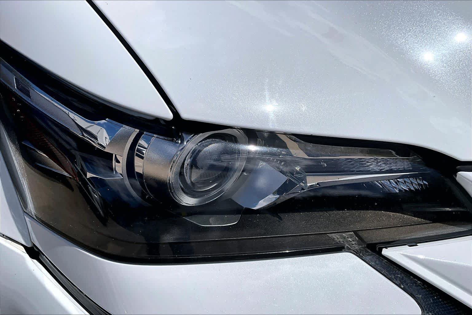 Used 2016 Ultra White Lexus F Sport image 27