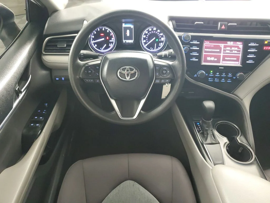 Used 2020 White Toyota LE image 14