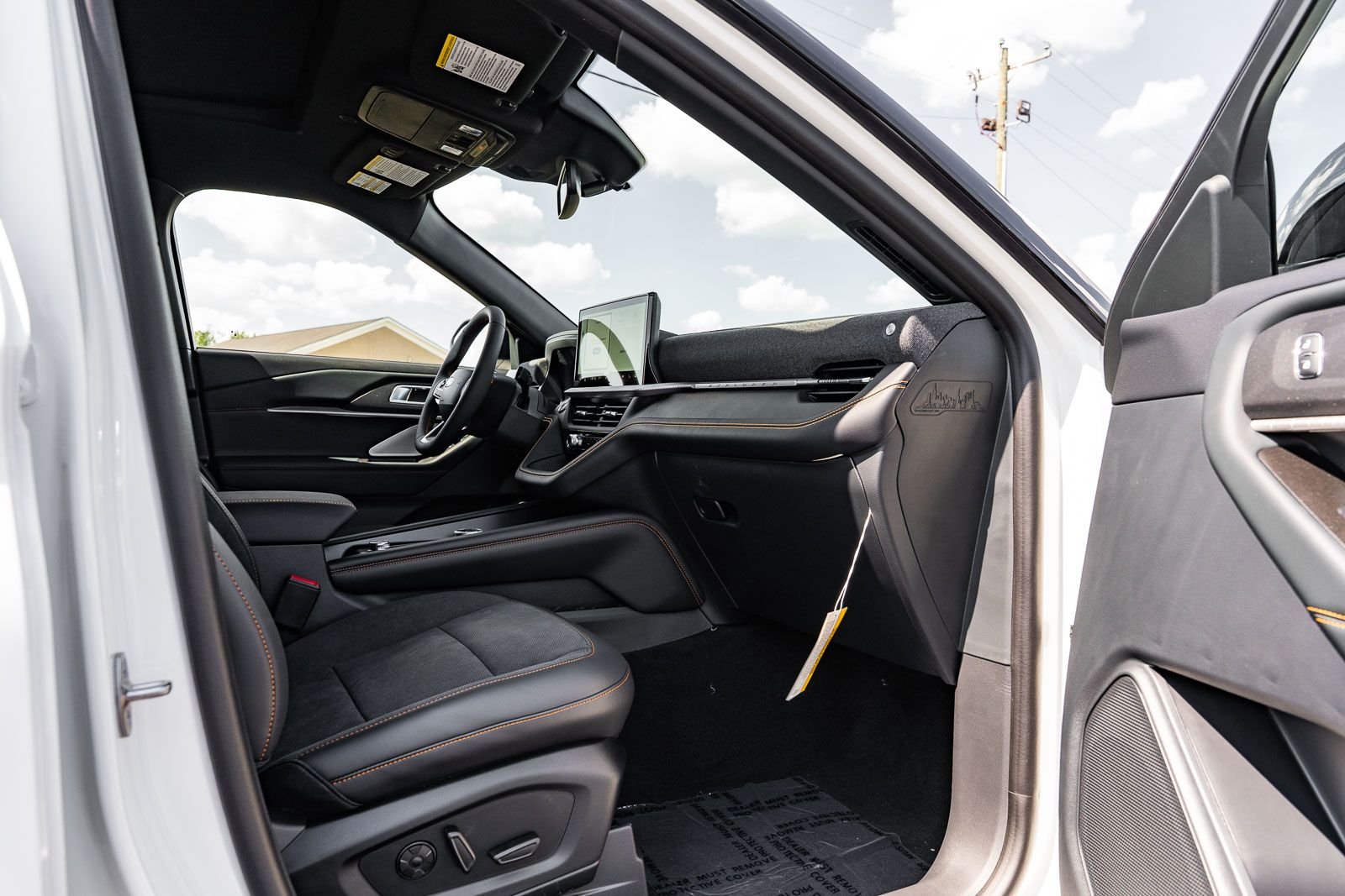 New 2027 Star White Metallic Tri-Coat Ford Tremor® image 7