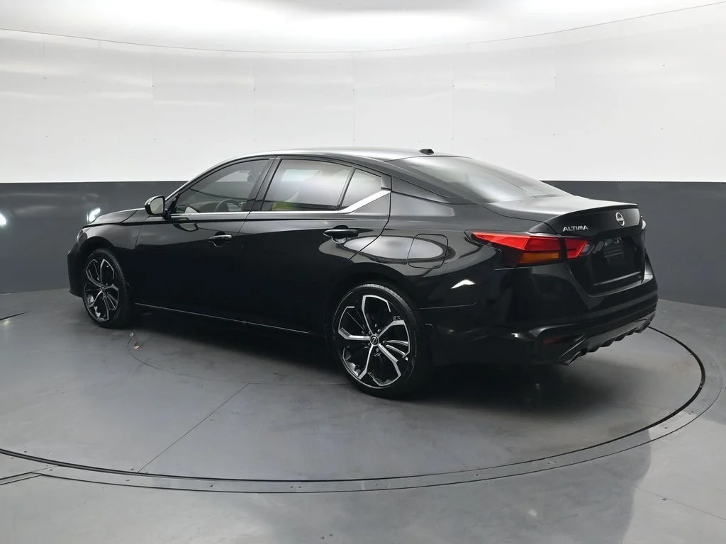Used 2025 Black Nissan 2.5 SR image 11