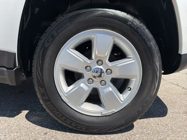 Used 2014 White Jeep Sport image 27