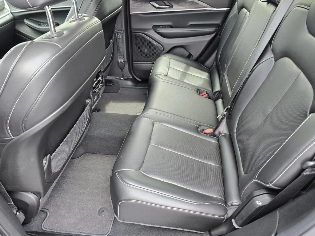 Used 2025 Baltic Gray Metallic Clearcoat Jeep Limited image 11