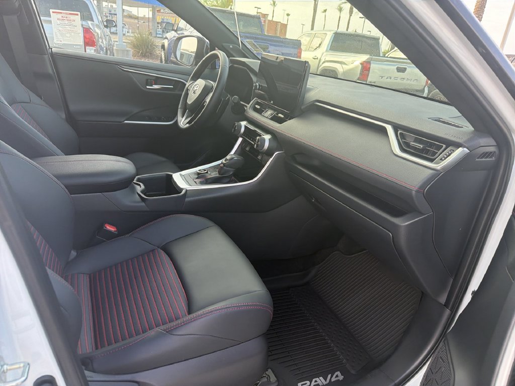 2025 Toyota RAV4 XSE - Photo 28