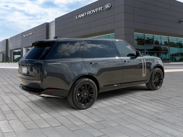 New 2027 Carpathian Grey Land Rover SE image 5