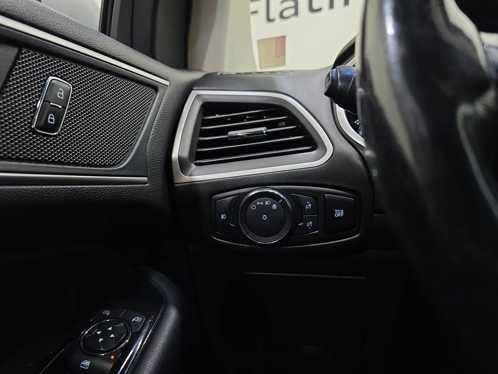 Used 2019 Silver Ford SEL image 26