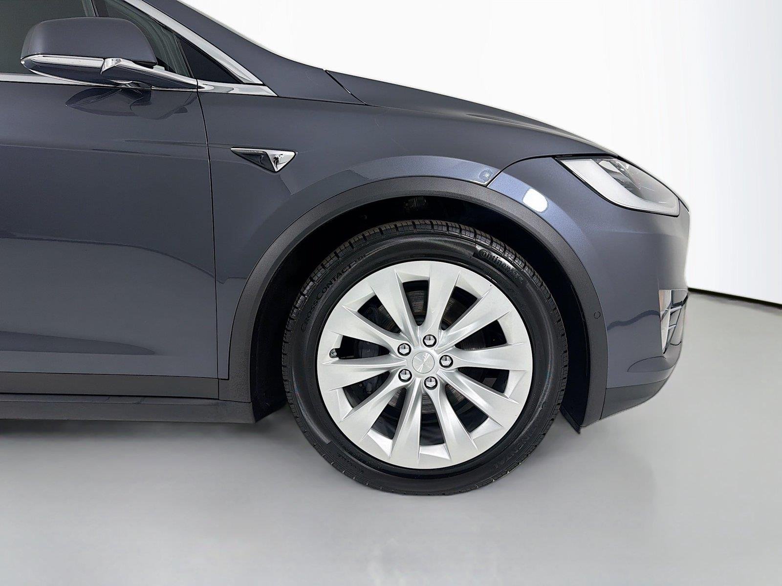 Used 2018  Tesla 100D image 27