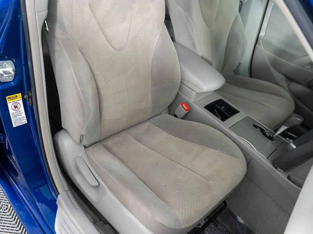 Used 2007 Blue Toyota LE image 7