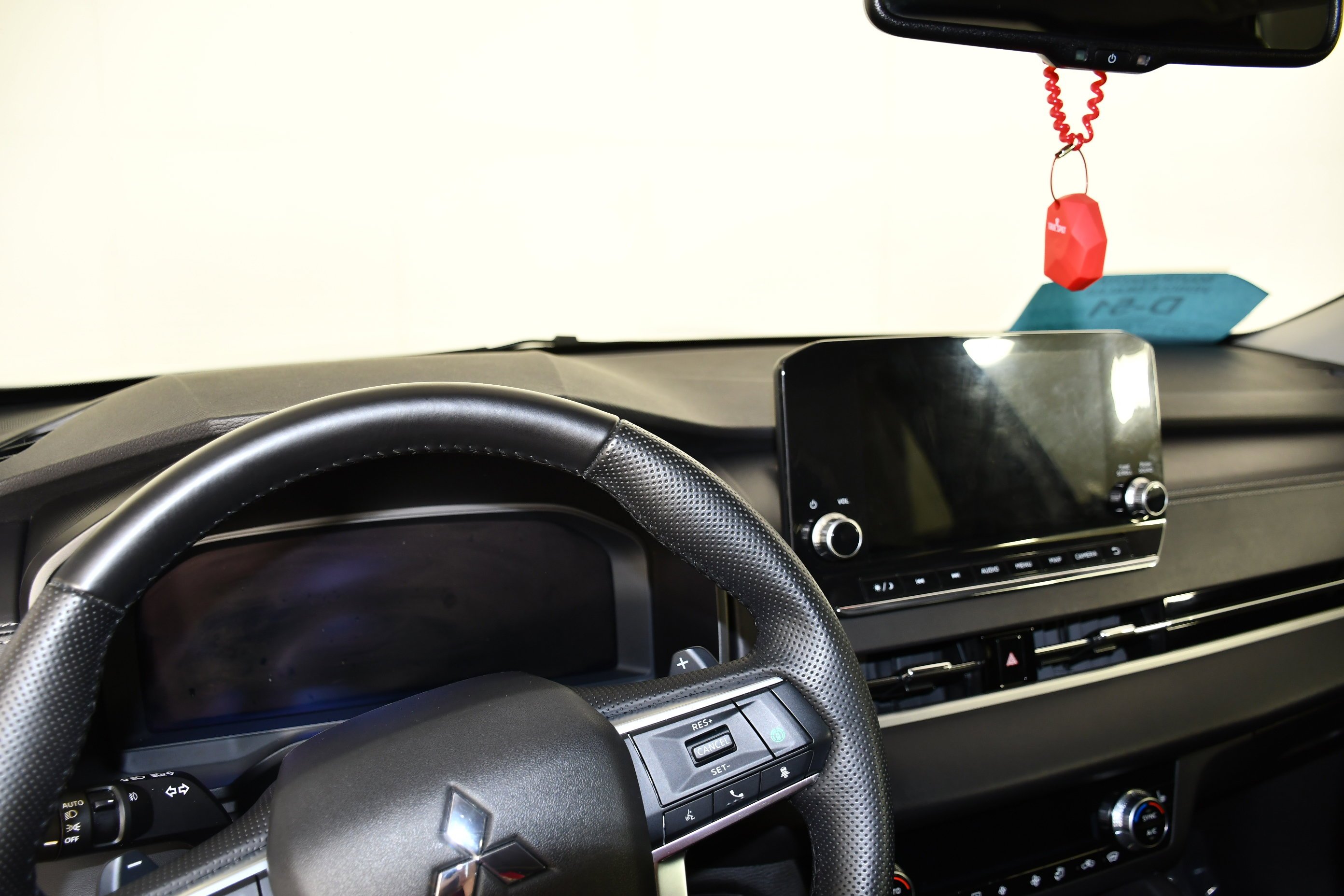Certified Used 2024 White Diamond Mitsubishi SE image 9