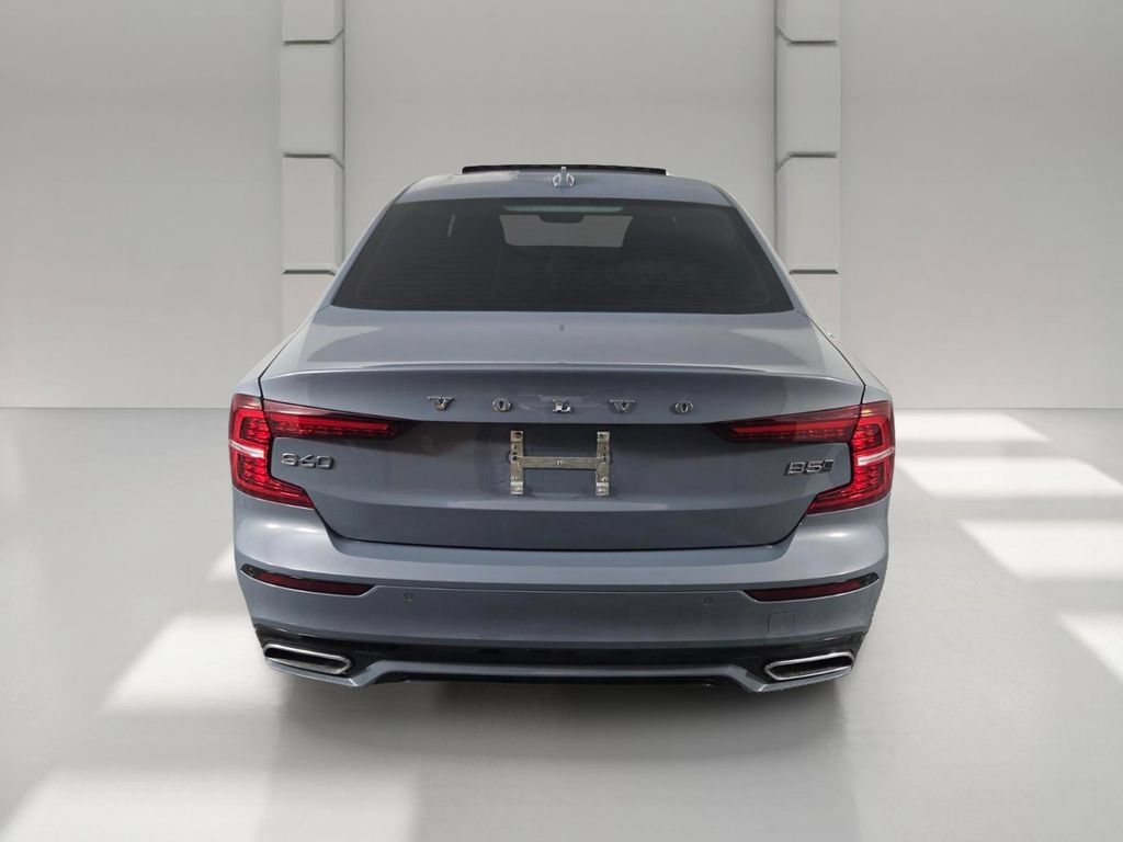 Certified Used 2022 Gray Volvo Momentum image 5