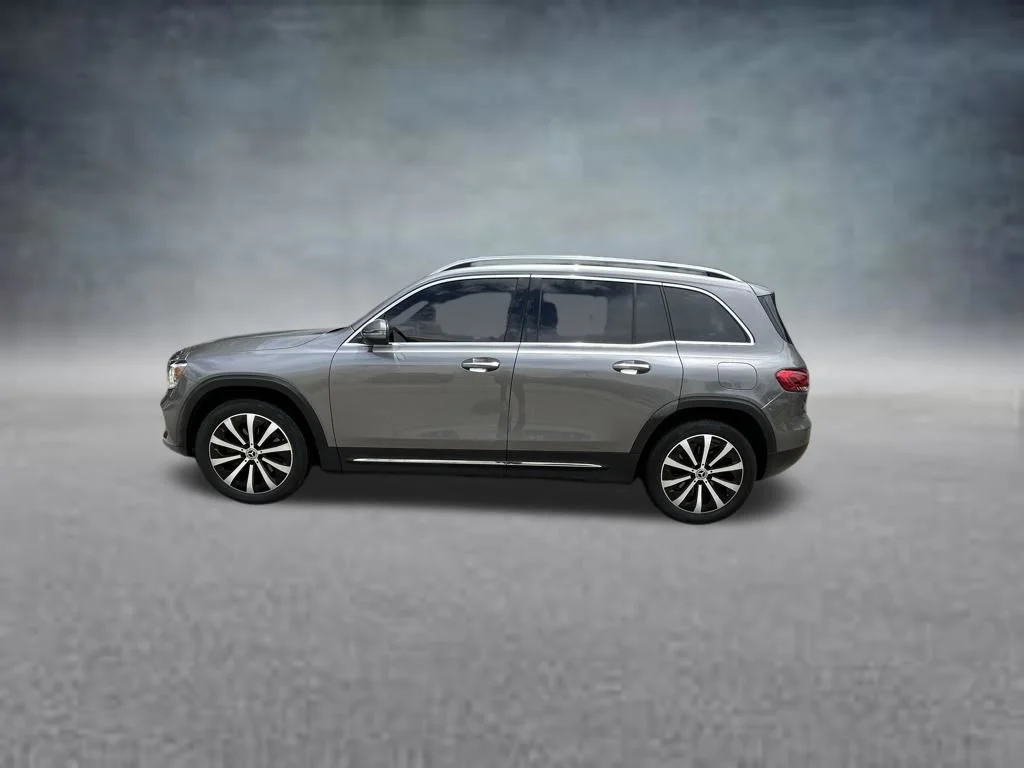 Used 2022  Mercedes-Benz GLB 250 image 4