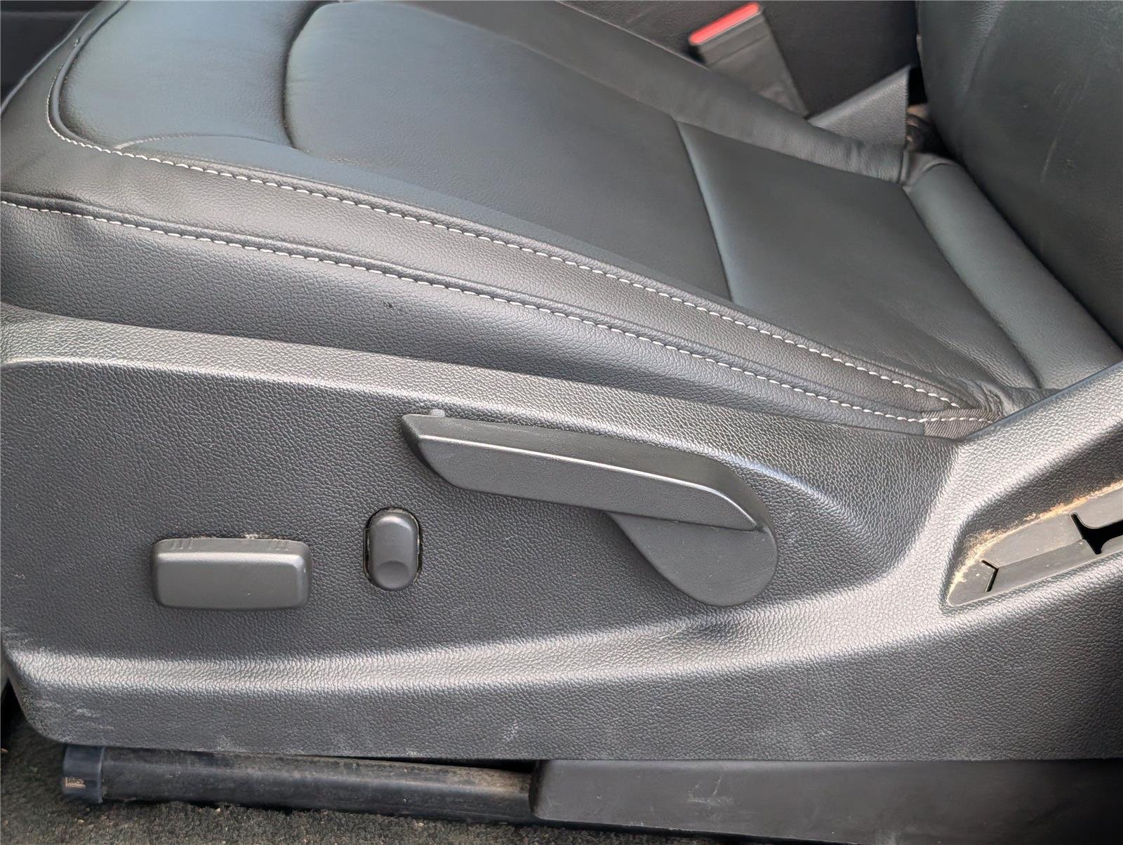 Used 2018 STERLING GRAY METALLIC Chevrolet 4WD Z71 image 13