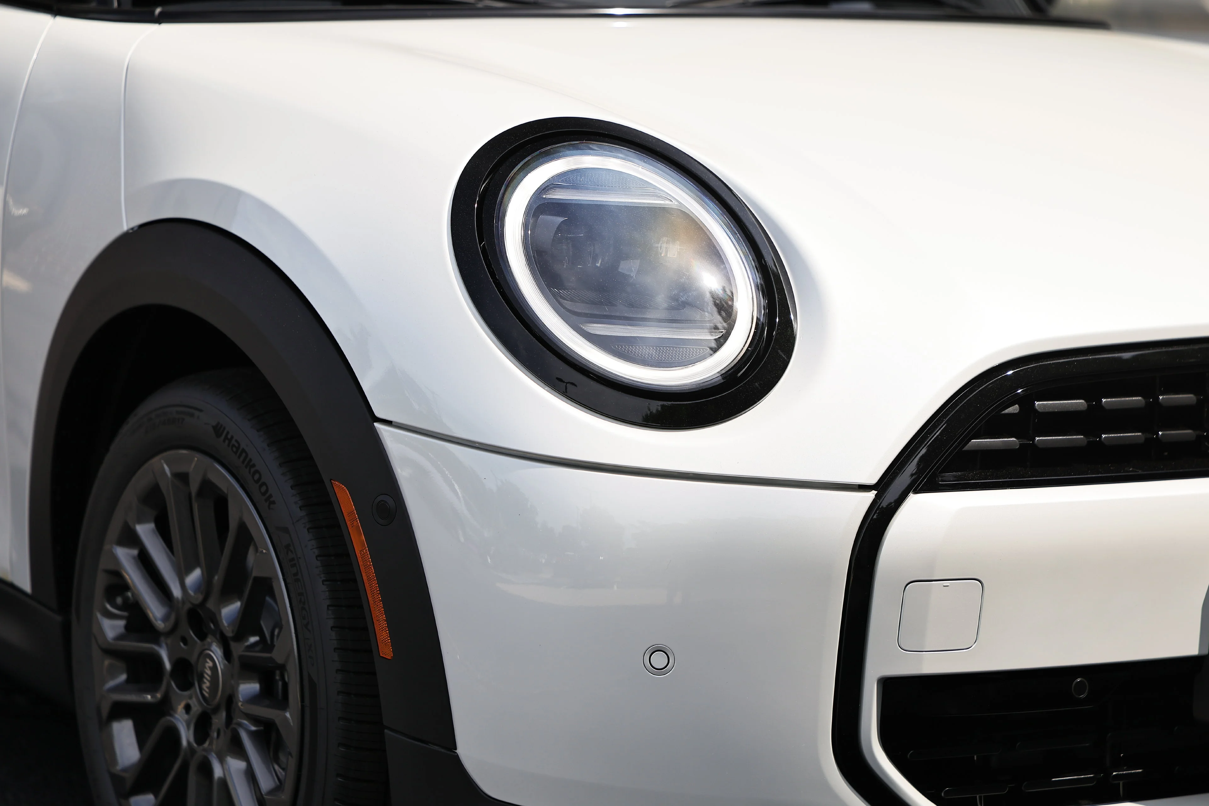 New 2026 White Metallic MINI  image 2