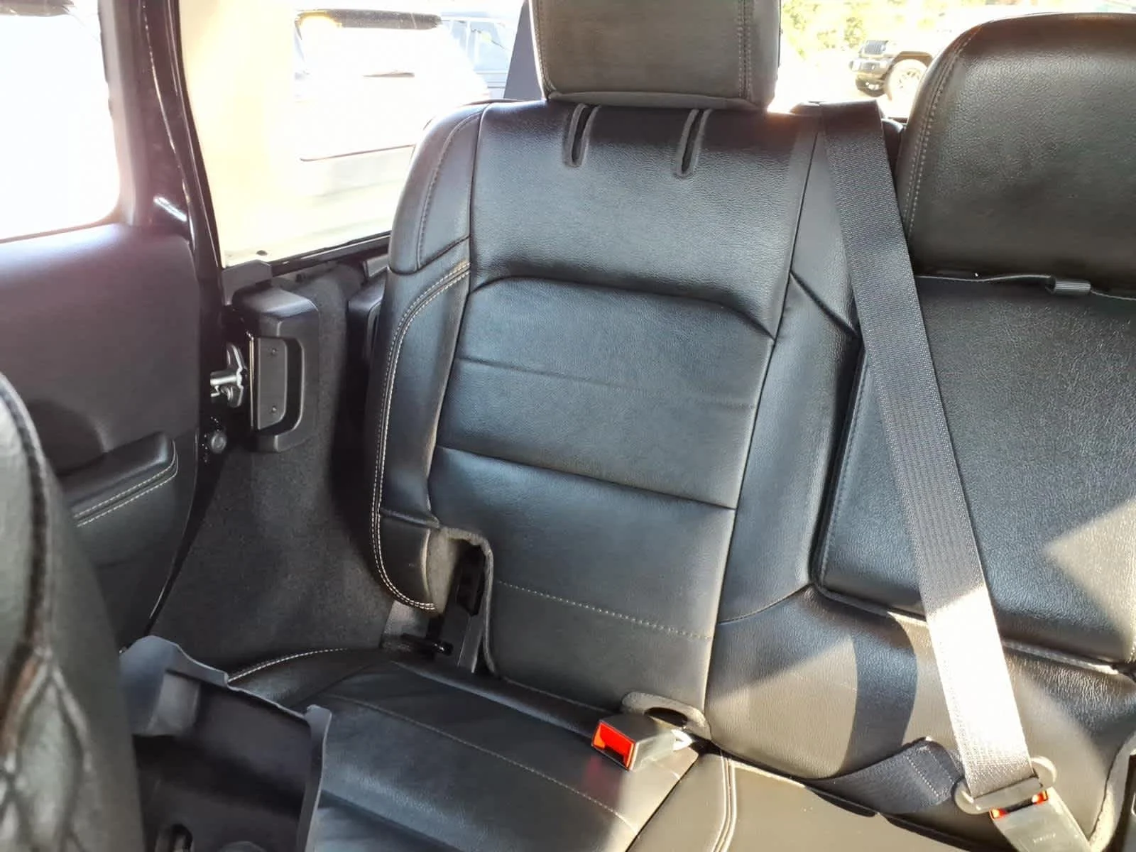 Certified Used 2022 Black Clearcoat Jeep Unlimited Sahara image 17